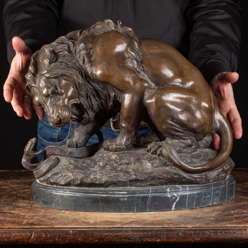 Lion bronze sculpture and snake - Antoine Louis Ba...