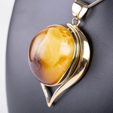 Exclusive silver jewelry with a large Butterscotch...