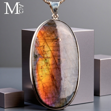 Ciondolo con Gemma di Spectrolite – Varietà Rar...