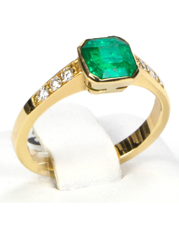 Gold Colombian Emerald Ring and Diamonds