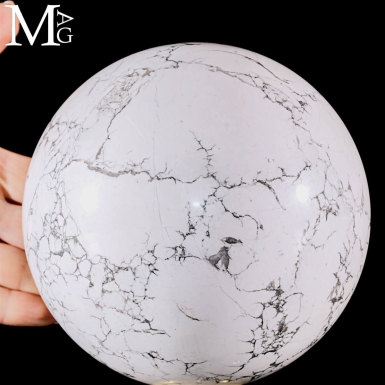 Grande Sfera in Howlite Naturale.