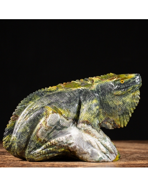 Serpentine Group Iguana Statue