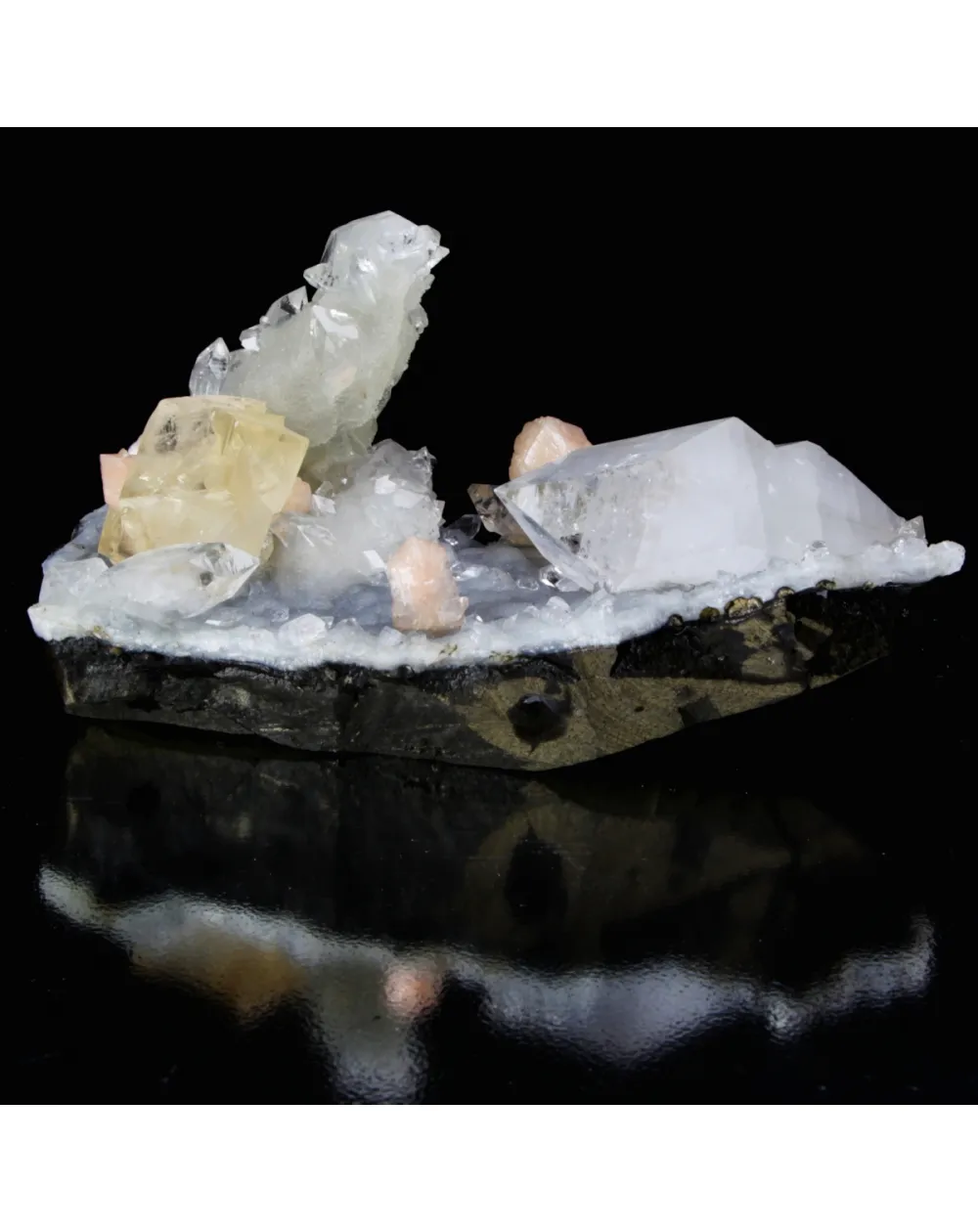 Apofillite, Stilbite, Calcedonio