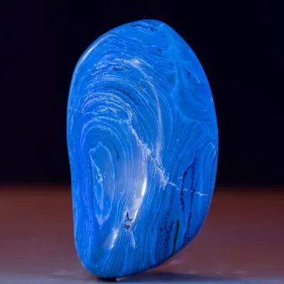 Esemplare di Ambra Blu Indonesiana da Sumatra - L'antica storia di una Gemma.