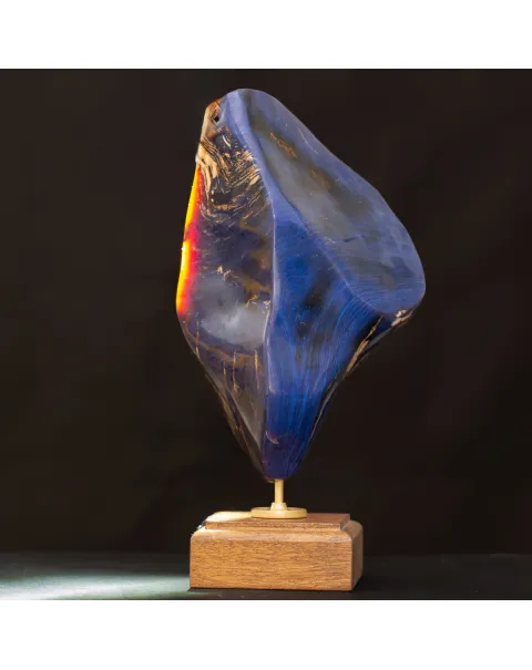 Esclusivo Campione di Ambra Blu su Base Decorativa in Legno e Ottone.
