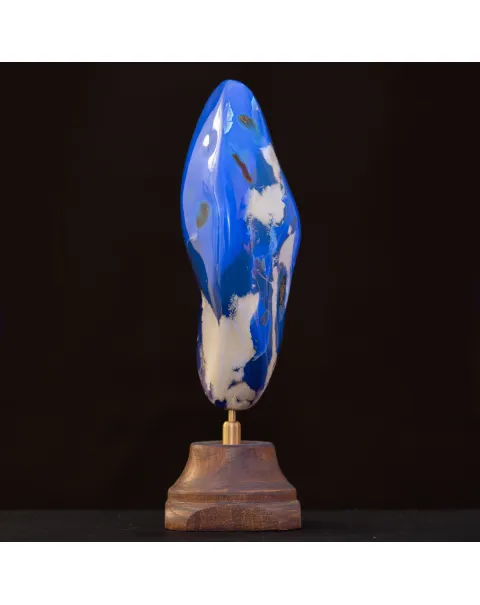 Meraviglia Naturale: Ambra Blu di Sumatra su Base.