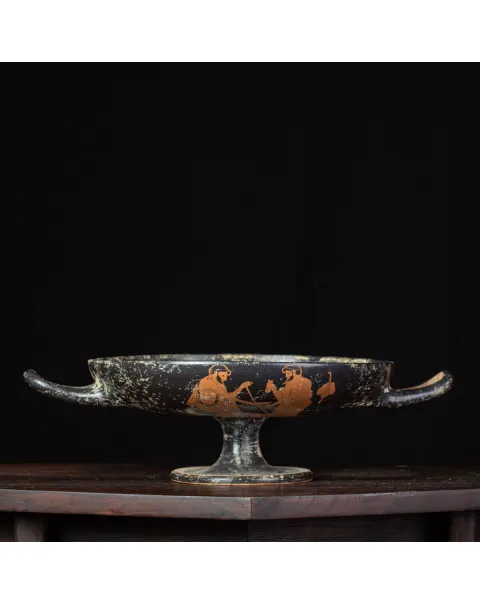 Kylix Attica a Figure Rosse – Scena di Simposio e Musica.