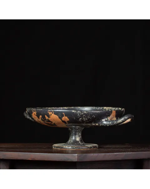 Kylix Attica a Figure Rosse – Scena di Simposio e Musica.