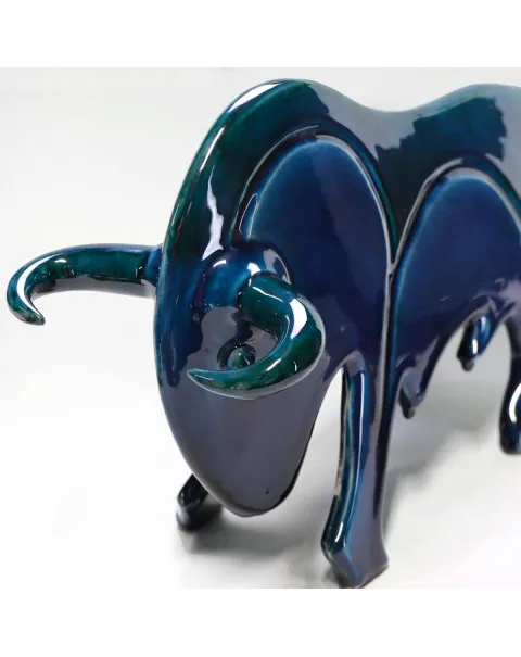 Scultura Taurus in Ceramica