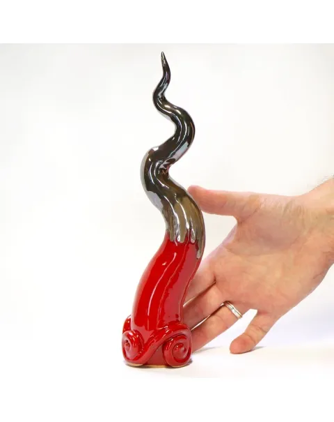 Scultura Corno in Ceramica