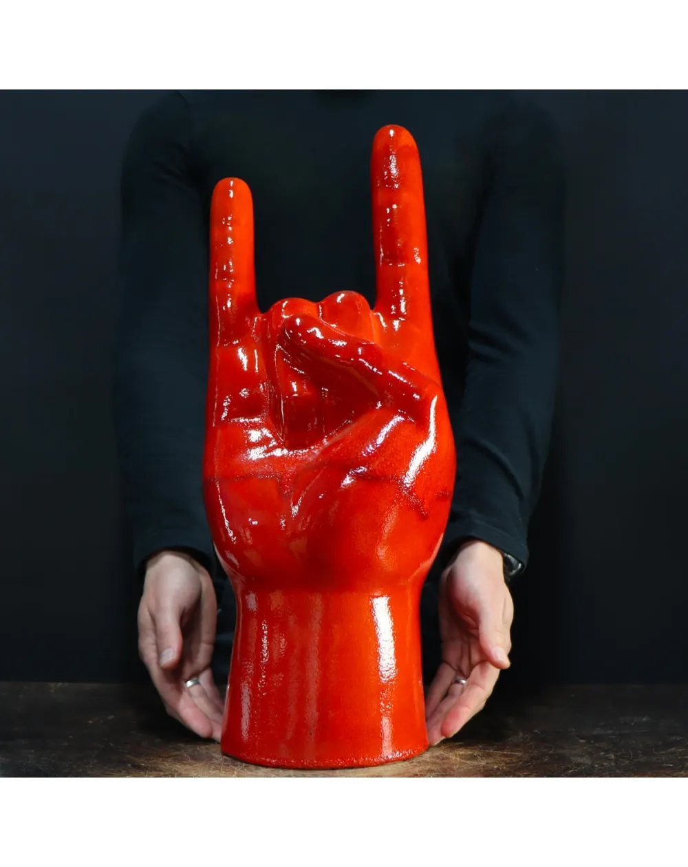 Scultura Mano Cornuta Ceramica