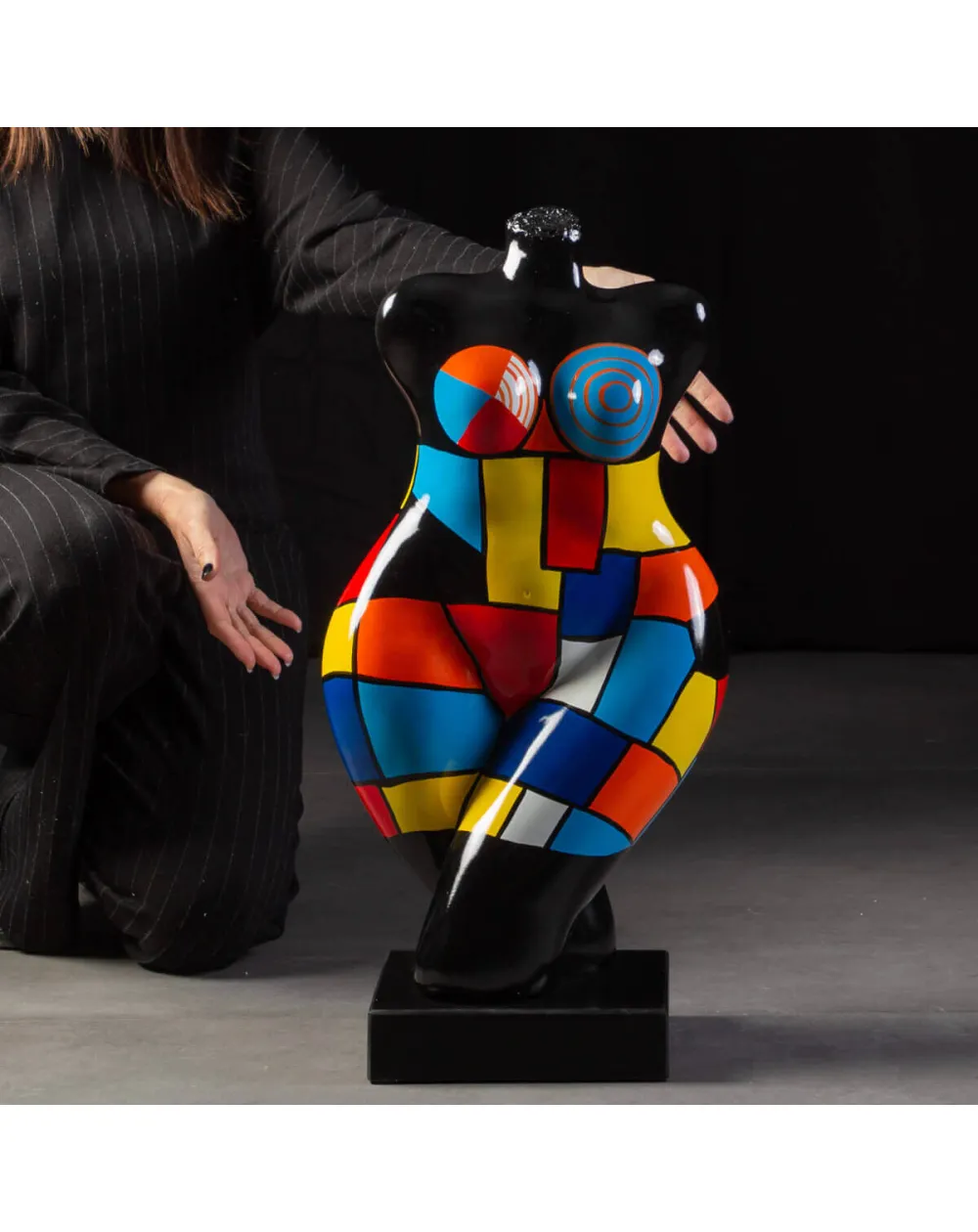 Glamour - Scultura Donna Arcobaleno.
