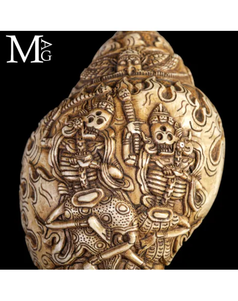 Conchiglia Shankha Tibetana Scolpita – I Citipati, Signori dei Cimiteri