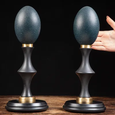 Uova di Emù su base in legno e ottone