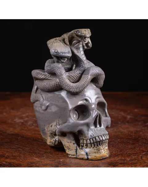 Teschio in Diaspro con Serpenti.