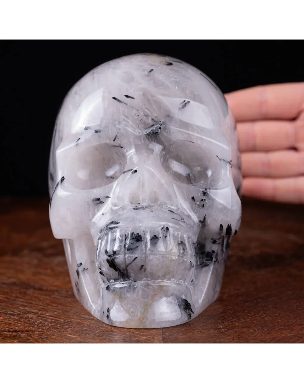 Teschio in Quarzo con Inclusioni di Tormalina Nera – Scultura Artistica Unica e Mistica.