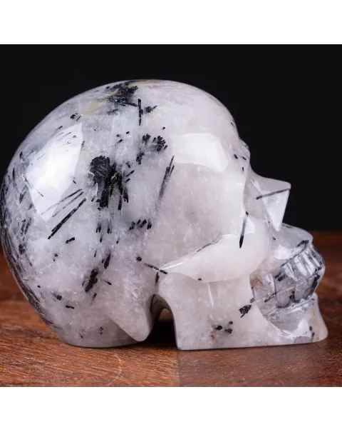 Teschio in Quarzo con Inclusioni di Tormalina Nera – Scultura Artistica Unica e Mistica.