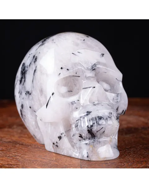 Teschio in Quarzo con Inclusioni di Tormalina Nera – Scultura Artistica Unica e Mistica.