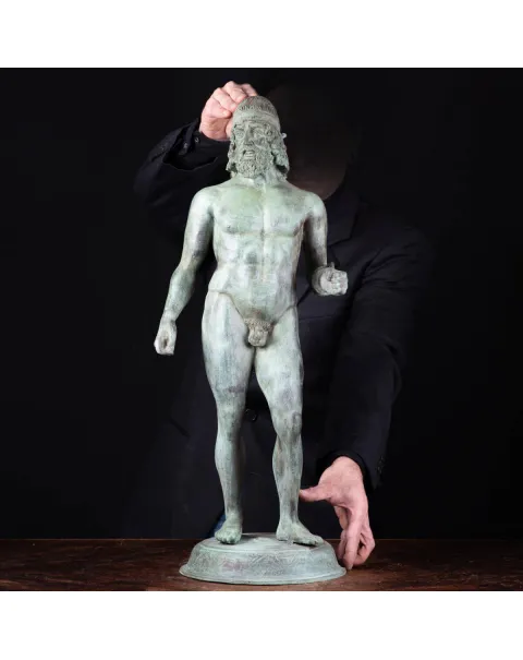 Repliche dei Bronzi di Riace: Maestria Artistica e Tradizione Antica.