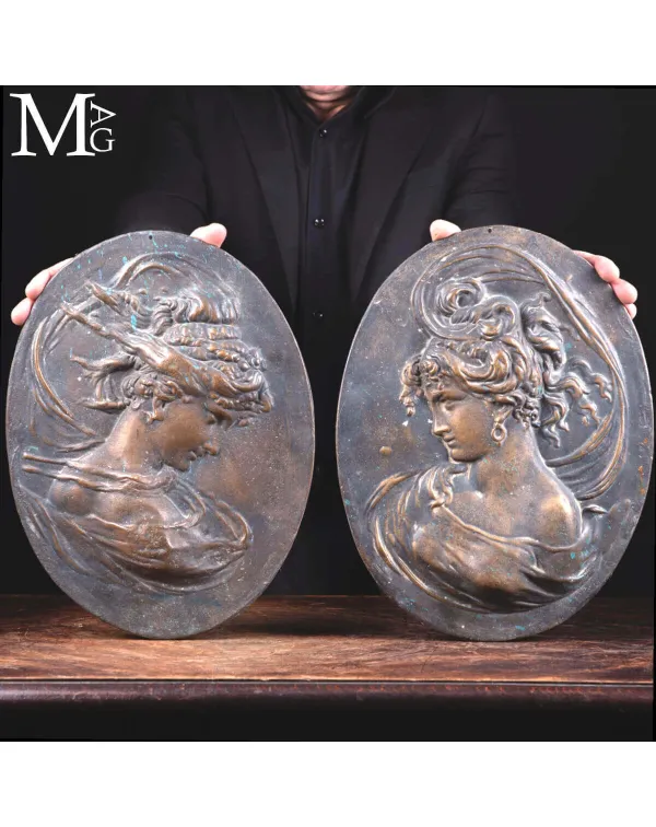 Coppia di placche Art Nouveau in bronzo – Allego...
