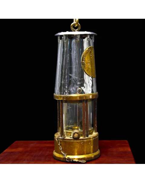 Antica lampada di sicurezza da miniera