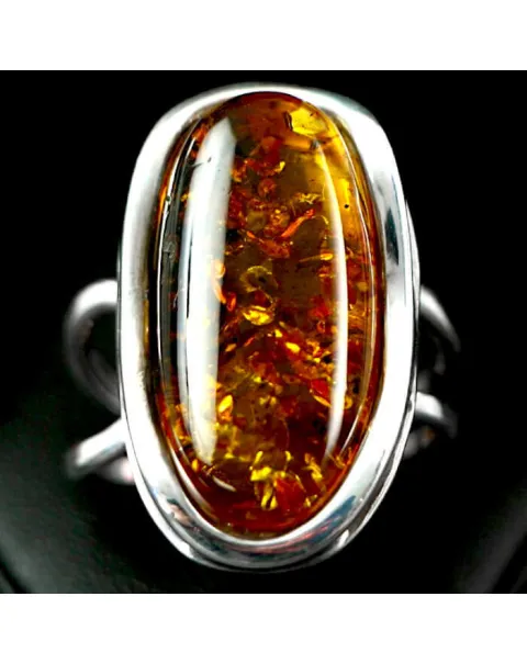 Anello in Ambra Fossile: Un Ponte Tra Passato e Presente.