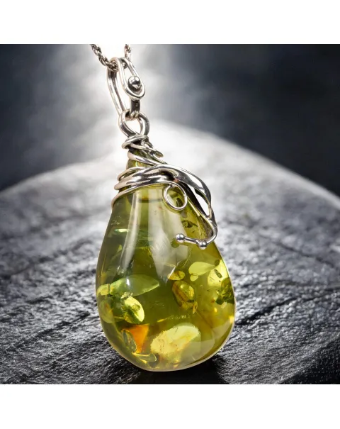 Ciondolo in Argento - Goccia di ambra verde dei Caraibi.