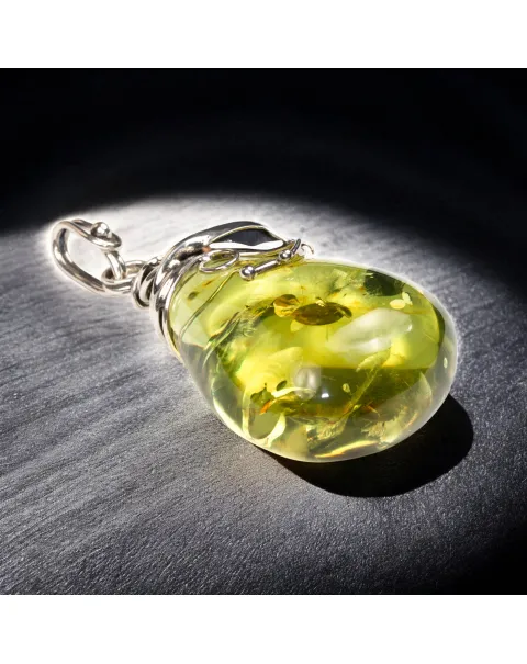 Ciondolo in Argento - Goccia di ambra verde dei Caraibi.