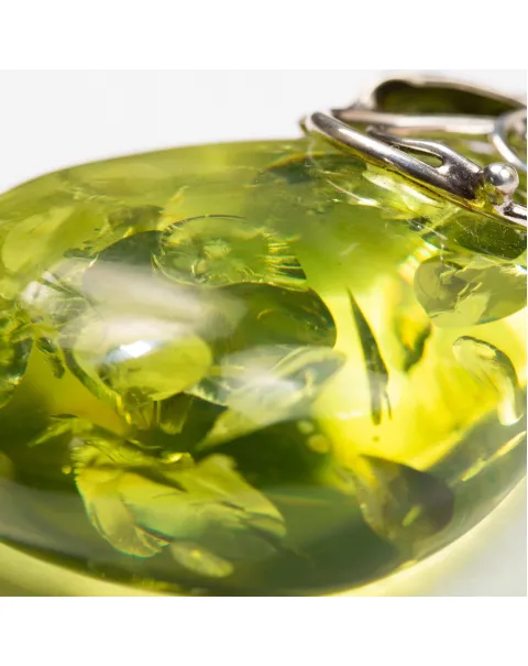 Ciondolo Ambra Verde Caraibica: Un Tesoro di 20 Milioni di Anni.