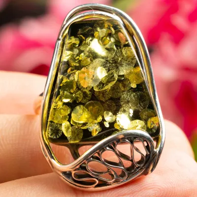 Anello in Argento con Gemma d'Ambra Baltica Verde.