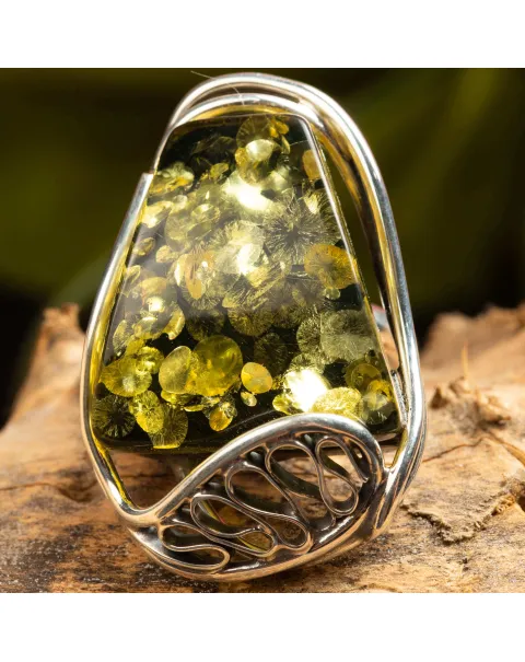 Anello in Argento con Gemma d'Ambra Baltica Verde.