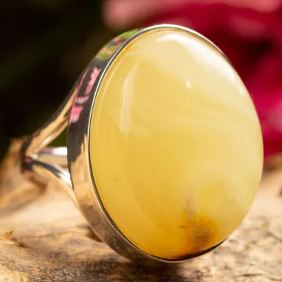 Anello in Argento con Gemma d'Ambra Baltica Verde.