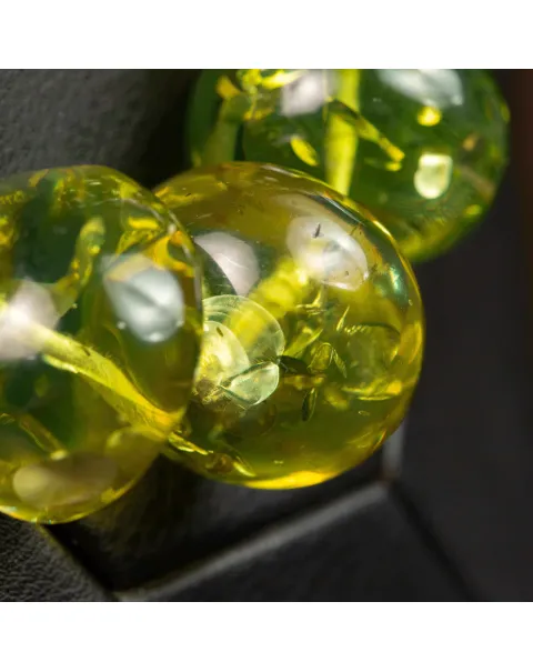 Collana di Ambra Verde Baltica: Un Gioiello Raro di Eleganza Millenaria.