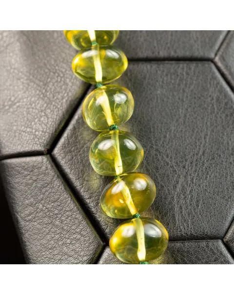 Collana di Ambra Verde: Tesoro di Incomparabile Raffinatezza.