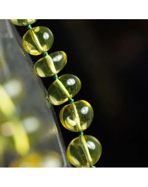Collana di Ambra Verde: Tesoro di Incomparabile Raffinatezza.