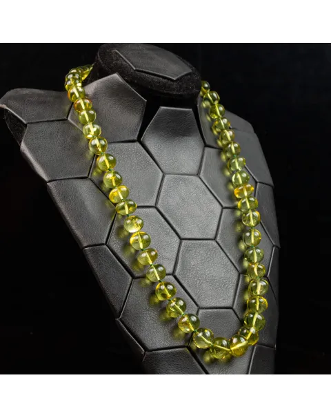 Collana di Ambra Verde: Tesoro di Incomparabile Raffinatezza.