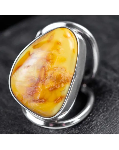 Anello in Argento con Ambra Baltica Color Miele Caramello.
