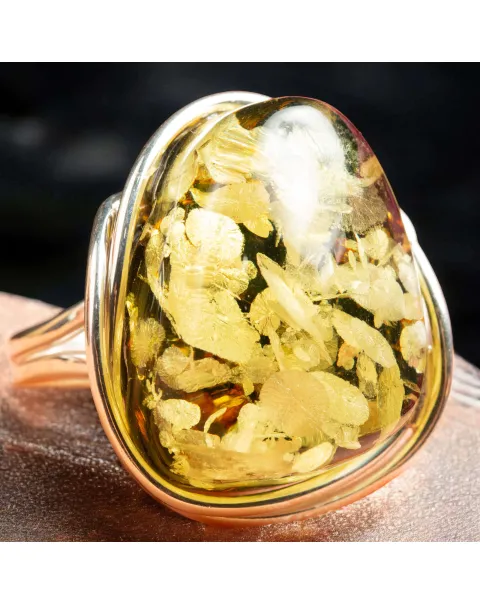 Anello in Argento con Ambra Verde del Baltico – Gioiello Raffinato e Pieno di Storia.