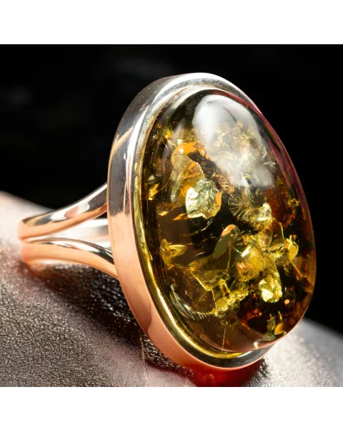 Anello in Argento con Ambra Verde del Baltico – Eleganza e Natura in Perfetta Armonia.