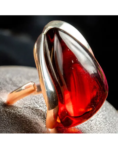 Anello in Argento con Ambra Cognac – Gioiello Semplice e Raffinato.