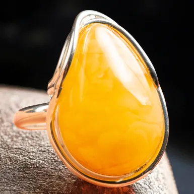 Anello in Argento con Gemma Gialla Intensa.