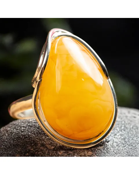 Anello in Argento con Gemma Gialla Intensa.