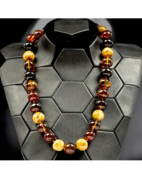 Collier in Ambra Baltica Naturale.