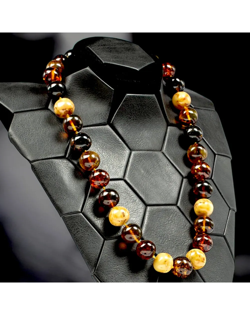 Collier in Ambra Baltica Naturale.