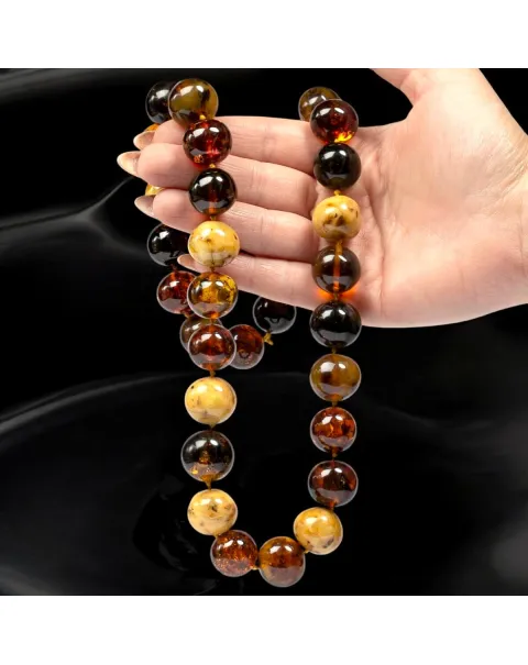 Collier in Ambra Baltica Naturale.