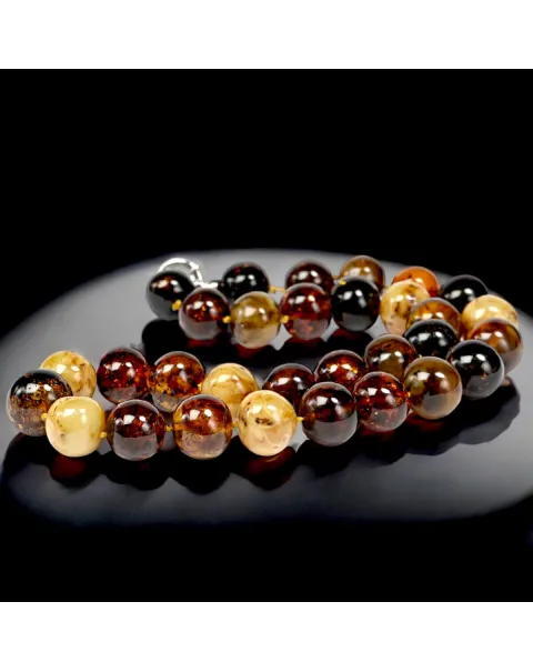Collier in Ambra Baltica Naturale.