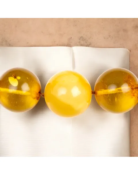 Collana di Ambra Baltica: Armonia di Sfumature e Storia Antica