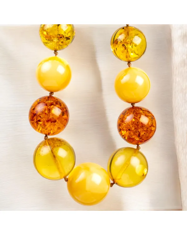 Collana di Ambra Baltica: Armonia di Sfumature e S...