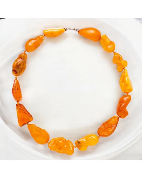 Collana in Ambra con gemme naturali grezze