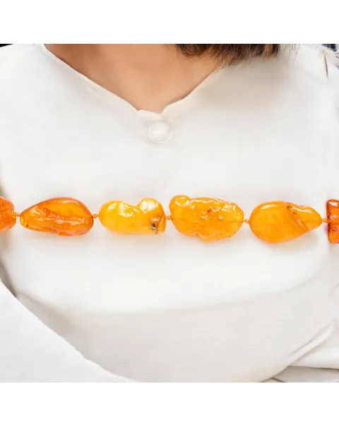 Collana in Ambra con gemme naturali grezze